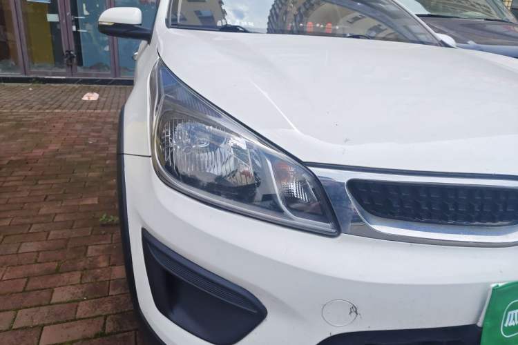 Used Kia KX Cross 2017 1.4L AT GLS Right Front Headlight