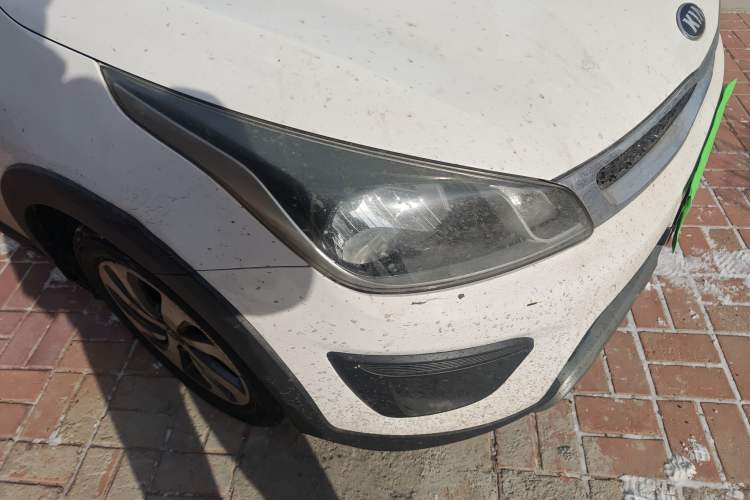 Used Kia KX Cross 2017 1.4L MT GLS Right Front Headlight