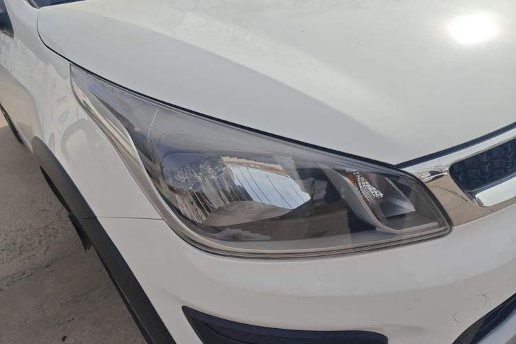 Used Kia KX Cross 2017 1.4L MT GLS Right Front Headlight