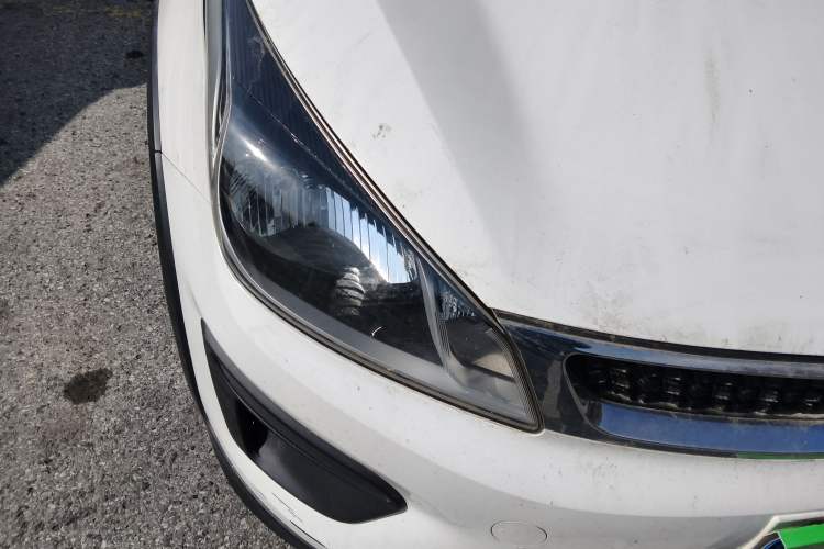Used Kia KX Cross 2017 1.4L AT GLS Right Front Headlight