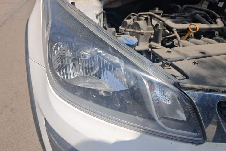 Used Kia KX Cross 2017 1.4L AT GLS Right Front Headlight