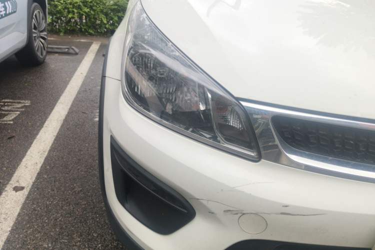 Used Kia KX Cross 2017 1.4L AT GLS Right Front Headlight