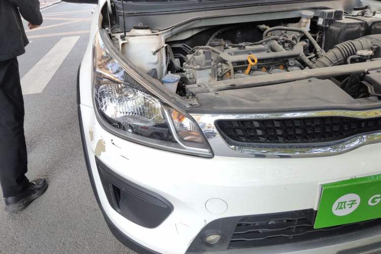 Used Kia KX Cross 2017 1.4L MT GLS Right Front Headlight