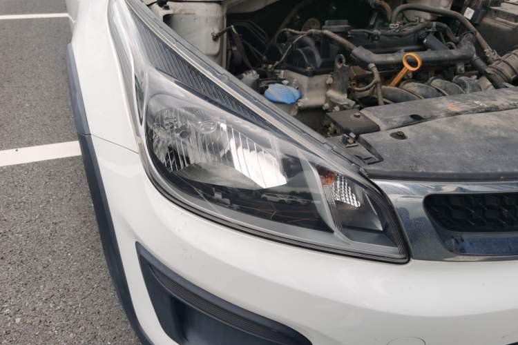 Used Kia KX Cross 2017 1.4L AT GLS Right Front Headlight