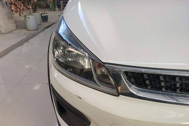 Used Kia KX Cross 2017 1.4L AT GLS Right Front Headlight