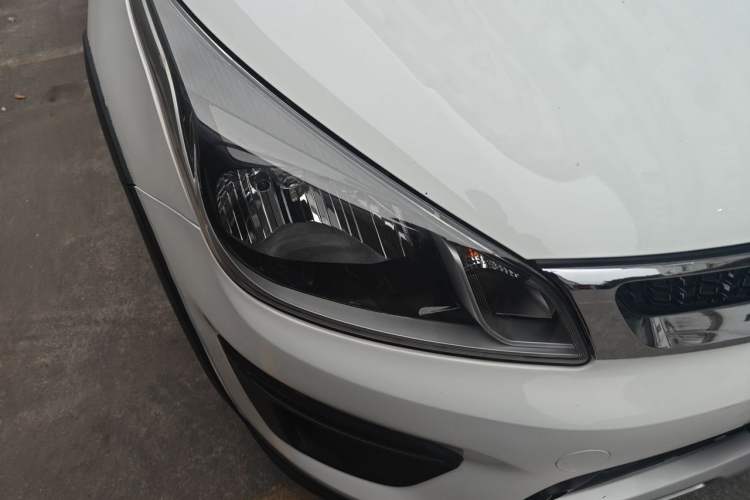 Used Kia KX Cross 2017 1.4L AT GLS Right Front Headlight