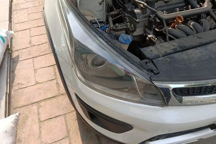 Used Kia KX Cross 2017 1.4L AT GLS Right Front Headlight