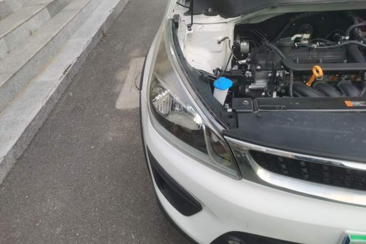 Used Kia KX Cross 2017 1.4L AT GLS Right Front Headlight