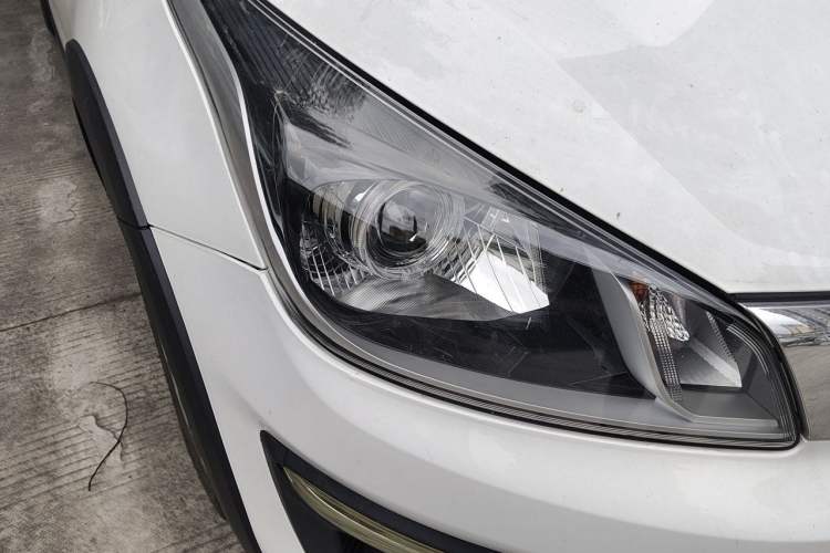 Used Kia KX Cross 2017 1.4L AT GLS Right Front Headlight