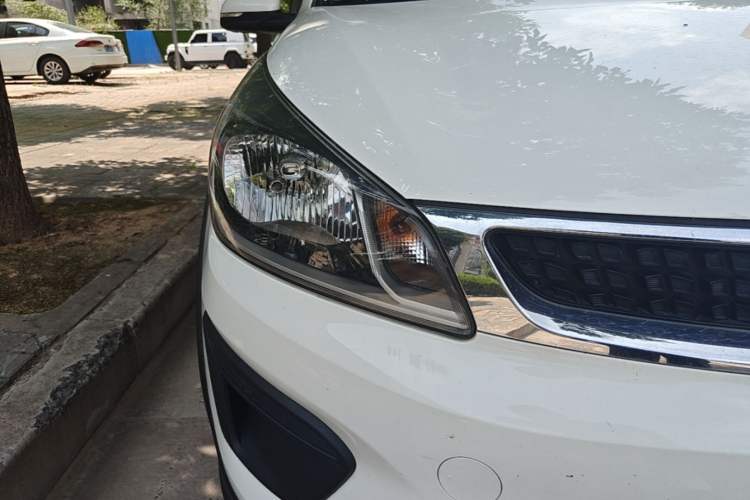 Used Kia KX Cross 2017 1.4L MT GLS Right Front Headlight