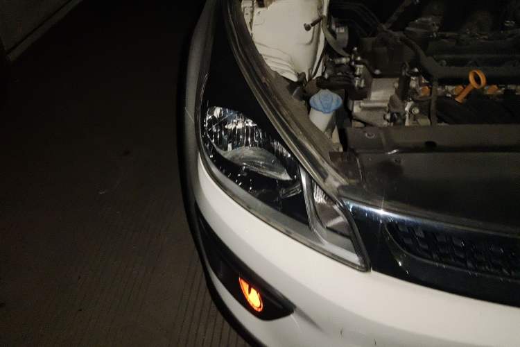 Used Kia KX Cross 2017 1.4L AT GLS Right Front Headlight