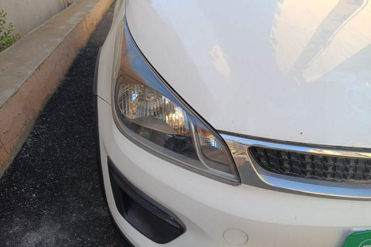 Used Kia KX Cross 2017 1.4L AT GLS Right Front Headlight