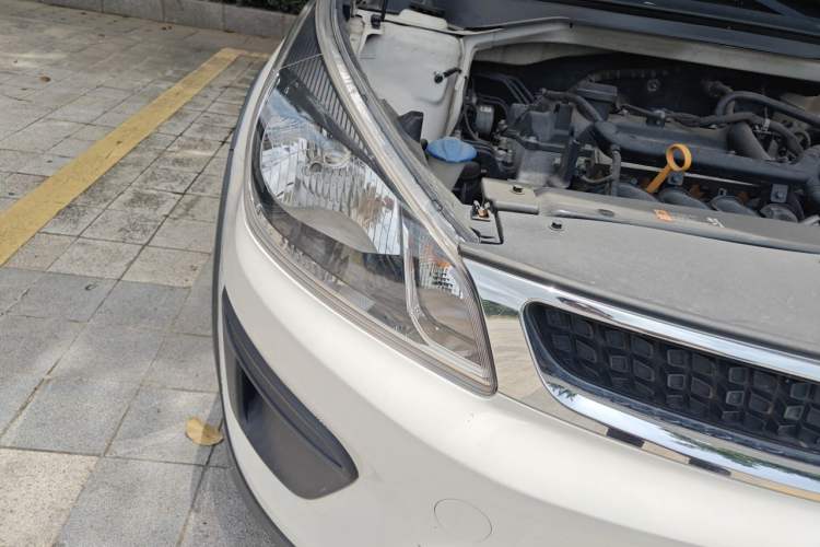 Used Kia KX Cross 2017 1.4L AT GLS Right Front Headlight