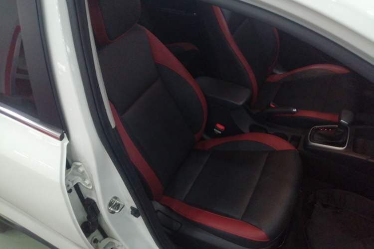 Used Kia KX Cross 2017 1.4L AT GLS Right Front Seat