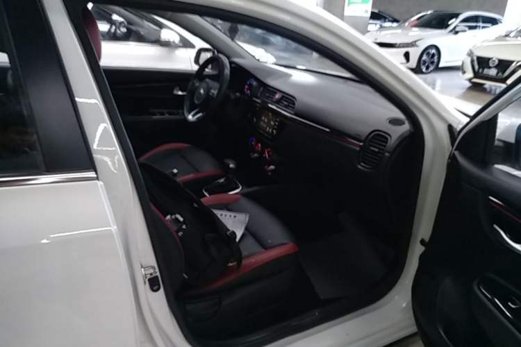 Used Kia KX Cross 2017 1.4L AT GLS Right Front Seat