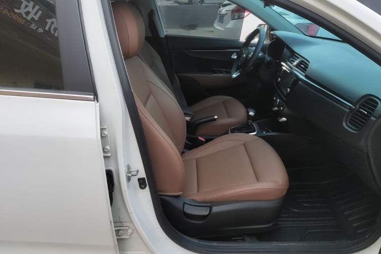 Used Kia KX Cross 2017 1.4L AT GLS Right Front Seat