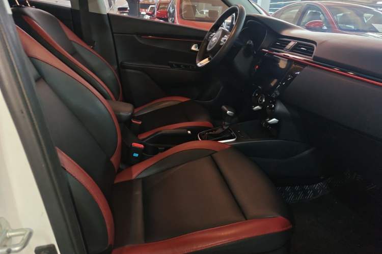 Used Kia KX Cross 2017 1.4L AT GLS Right Front Seat