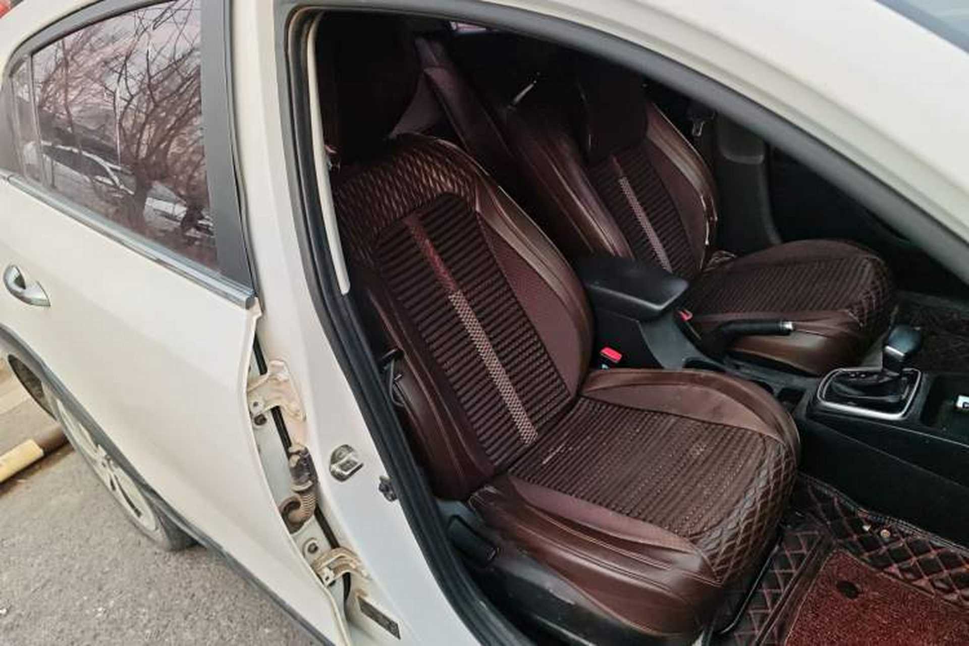 Used Kia KX Cross 2017 1.4L AT GLS Right Front Seat