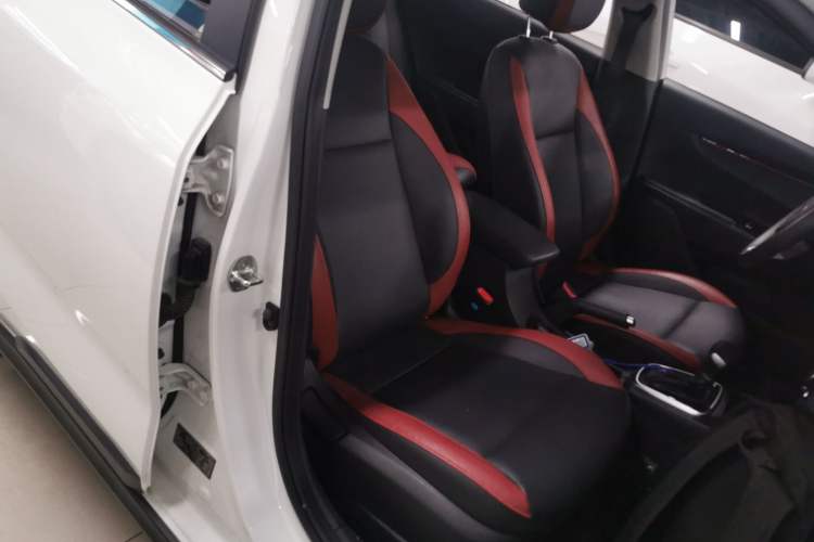 Used Kia KX Cross 2017 1.4L AT GLS Right Front Seat