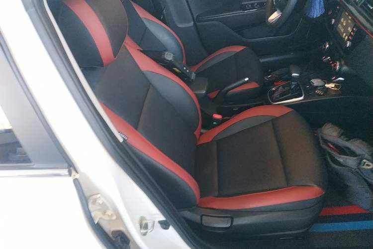 Used Kia KX Cross 2017 1.4L AT GLS Right Front Seat