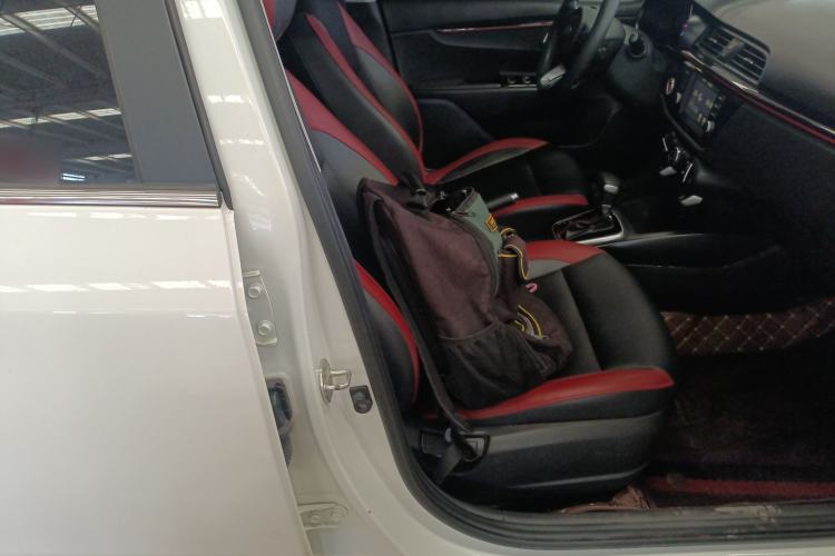 Used Kia KX Cross 2017 1.4L AT GLS Right Front Seat