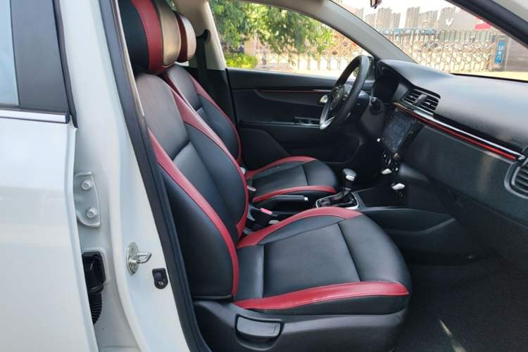 Used Kia KX Cross 2017 1.4L AT GLS Right Front Seat