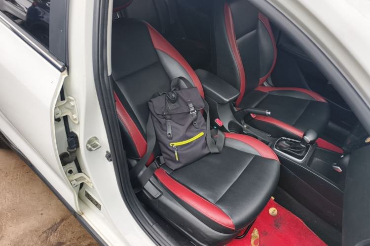 Used Kia KX Cross 2017 1.4L AT GLS Right Front Seat