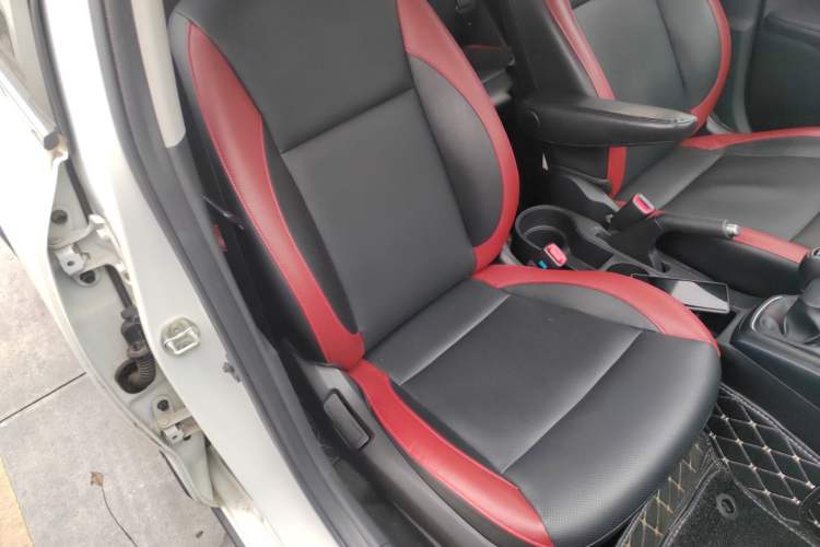 Used Kia KX Cross 2017 1.4L MT GLS Right Front Seat
