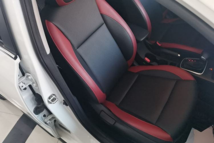 Used Kia KX Cross 2017 1.4L AT GLS Right Front Seat
