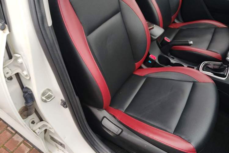 Used Kia KX Cross 2017 1.4L AT GLS Right Front Seat