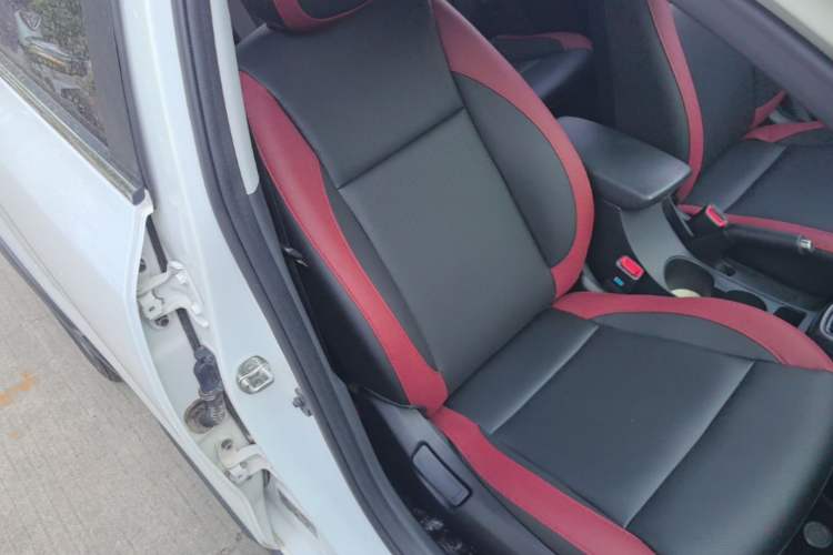 Used Kia KX Cross 2017 1.4L AT GLS Right Front Seat