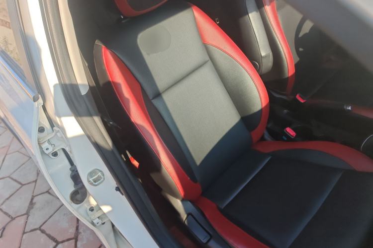 Used Kia KX Cross 2017 1.4L MT GLS Right Front Seat