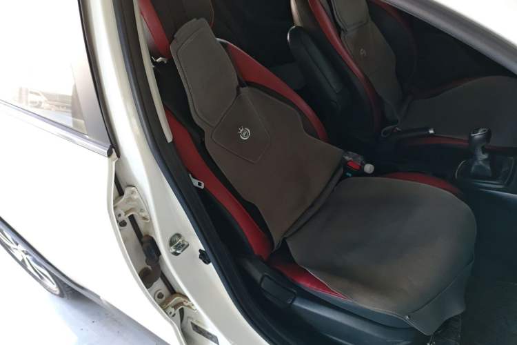 Used Kia KX Cross 2017 1.4L MT GLS Right Front Seat