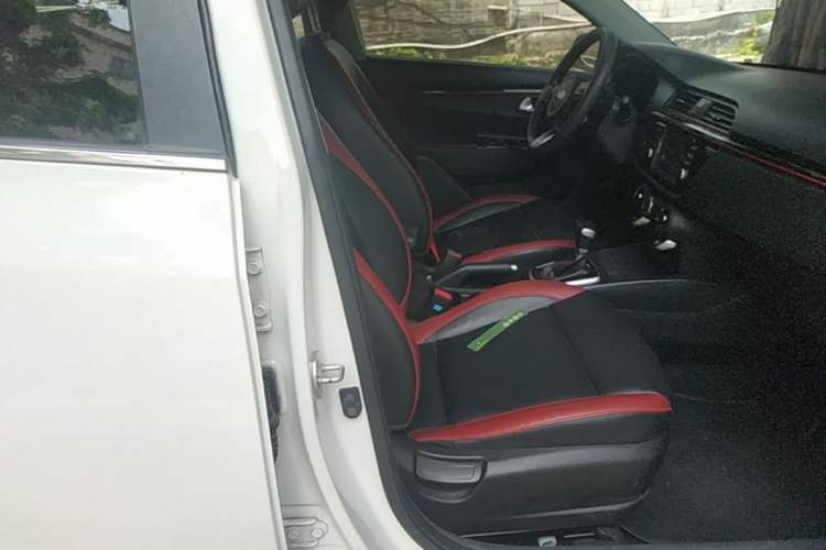 Used Kia KX Cross 2017 1.4L AT GLS Right Front Seat