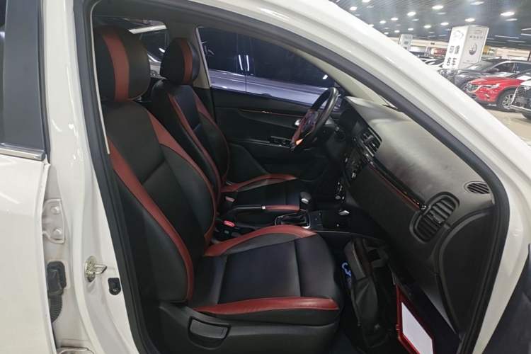 Used Kia KX Cross 2017 1.4L AT GLS Right Front Seat