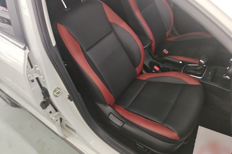 Used Kia KX Cross 2017 1.4L AT GLS Right Front Seat