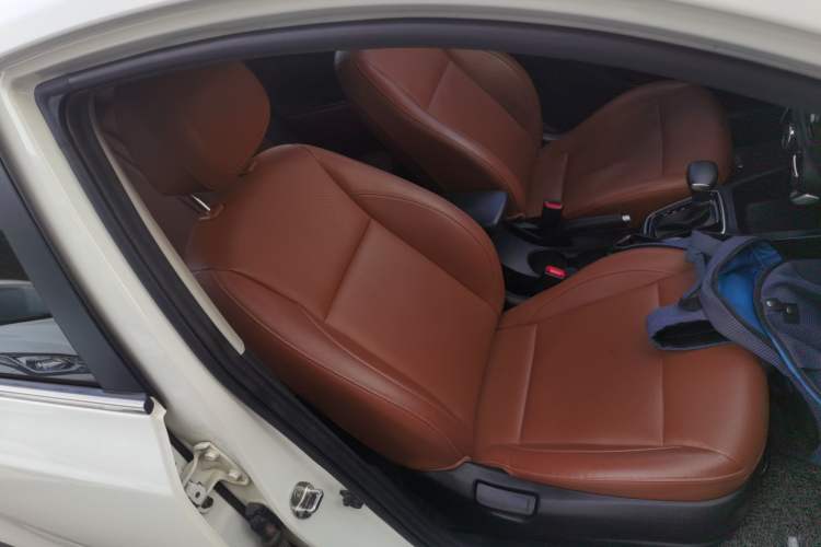 Used Kia KX Cross 2017 1.4L AT GLS Right Front Seat