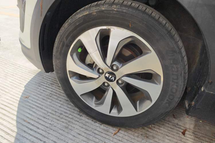 Used Kia KX Cross 2017 1.4L AT GLS Right Front Wheel Hub