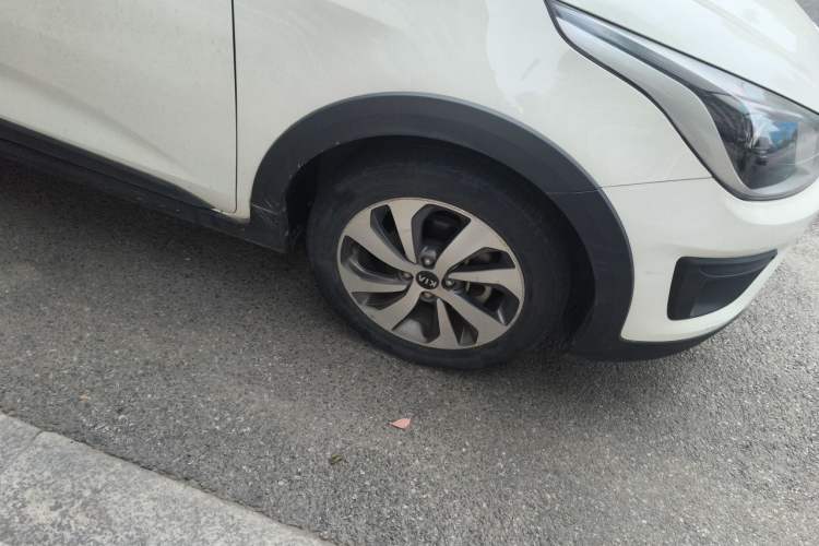 Used Kia KX Cross 2017 1.4L MT GLS Right Front Wheel Hub