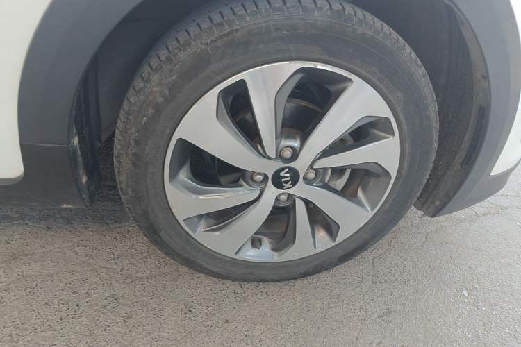 Used Kia KX Cross 2017 1.4L AT GLS Right Front Wheel Hub