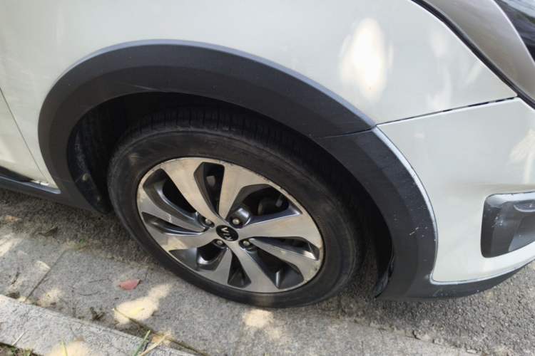 Used Kia KX Cross 2017 1.4L AT GLS Right Front Wheel Hub
