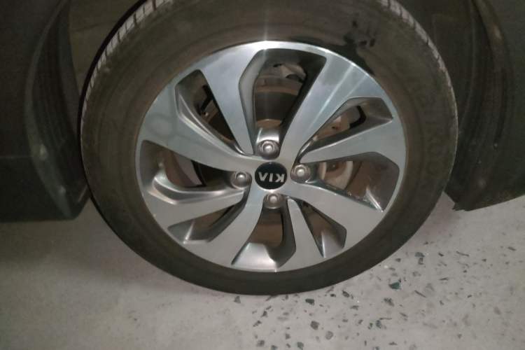 Used Kia KX Cross 2017 1.4L AT GLS Right Front Wheel Hub