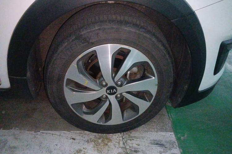 Used Kia KX Cross 2017 1.4L AT GLS Right Front Wheel Hub