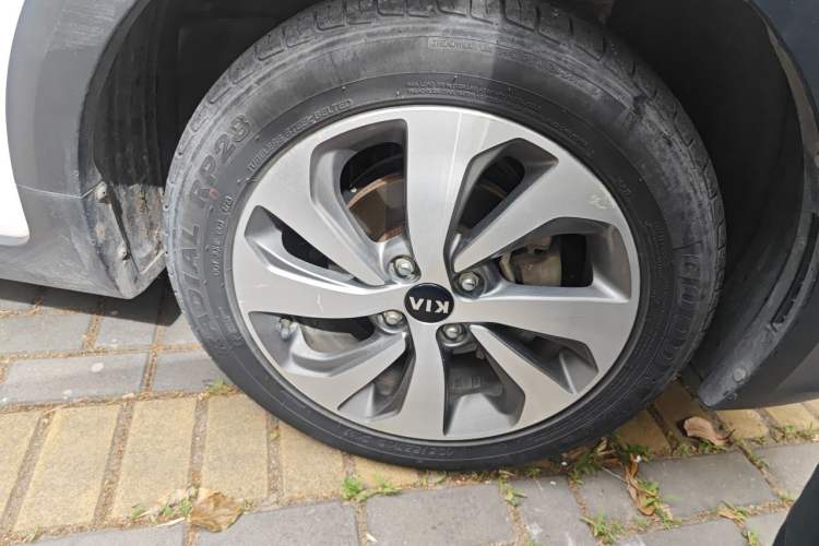 Used Kia KX Cross 2017 1.4L AT GLS Right Front Wheel Hub