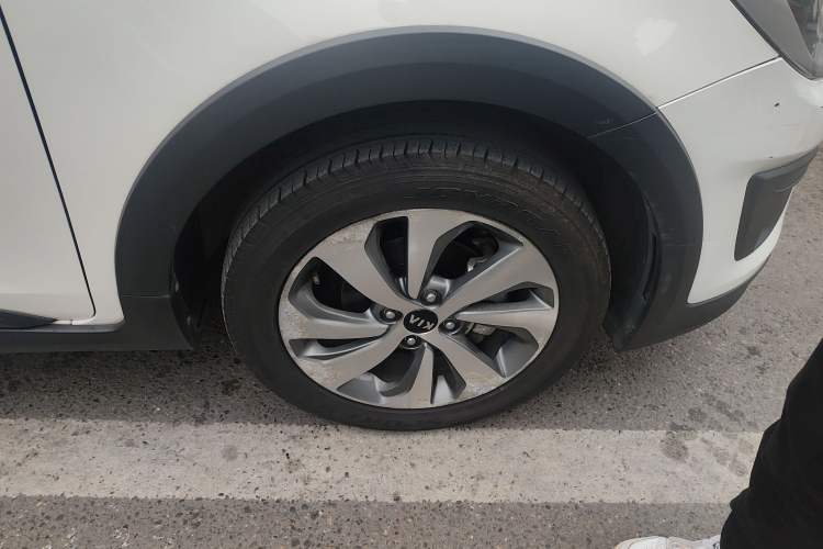 Used Kia KX Cross 2017 1.4L AT GLS Right Front Wheel Hub