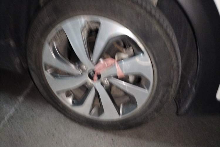 Used Kia KX Cross 2017 1.4L AT GLS Right Front Wheel Hub
