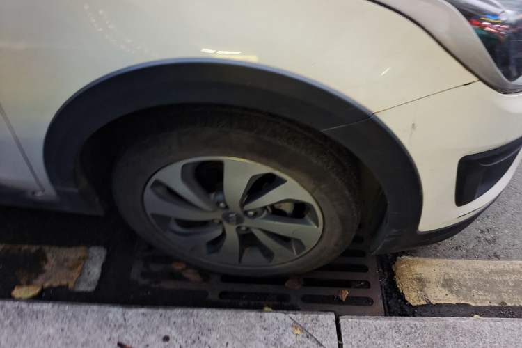 Used Kia KX Cross 2017 1.4L AT GLS Right Front Wheel Hub