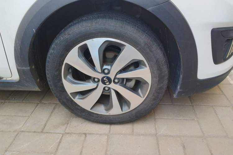 Used Kia KX Cross 2017 1.4L AT GLS Right Front Wheel Hub