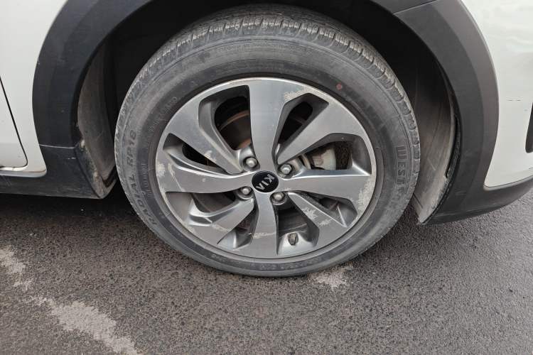 Used Kia KX Cross 2017 1.4L AT GLS Right Front Wheel Hub