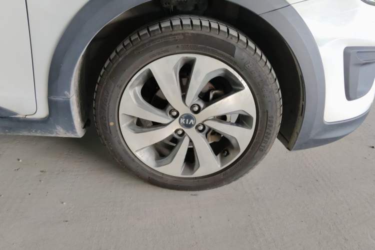 Used Kia KX Cross 2017 1.4L AT GLS Right Front Wheel Hub